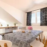 Apartman Karisima2 *