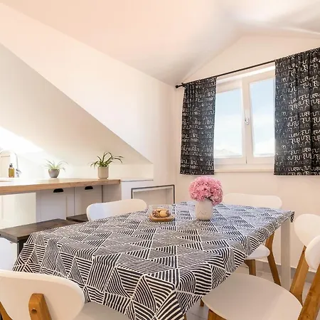 Apartman Karisima2 *